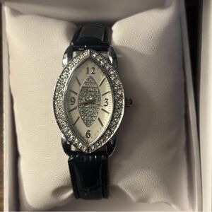 Wanvi Crystal Accent Women's Watch in Black and Silver